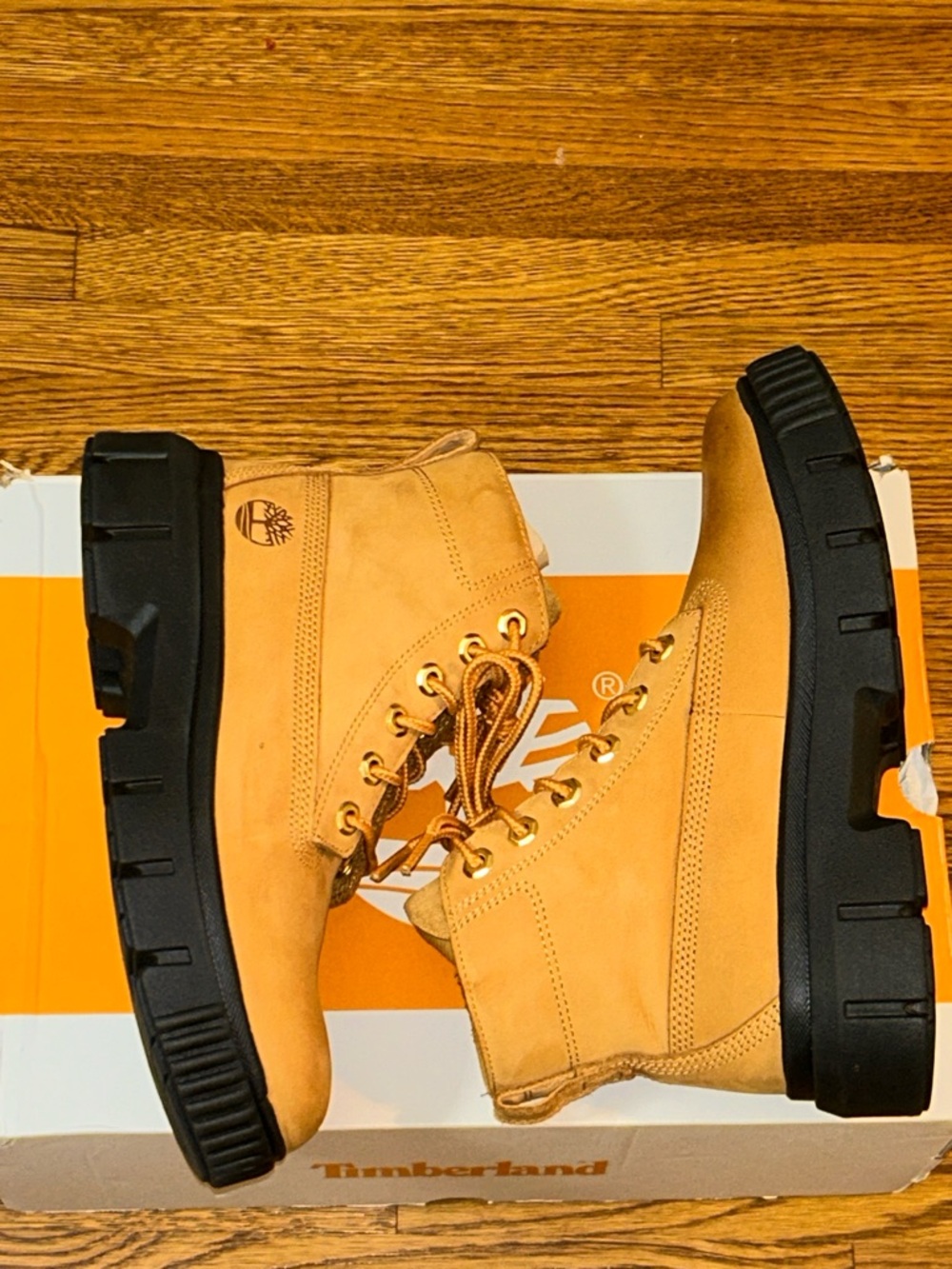 Stylish Women’s Timberland Boots - Picture 4 of 10